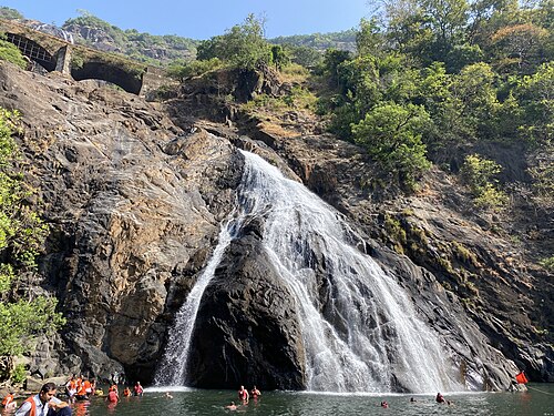 Sanguem · Der Dudhsagar-Wasserfall im Osten Goas — vier Stufen, 310 Meter.