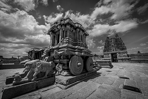 Hampi · Der Steinwagen im Vittala-Tempel von Hampi — acht Stunden Fahrt, und eine eigene Reise wert.