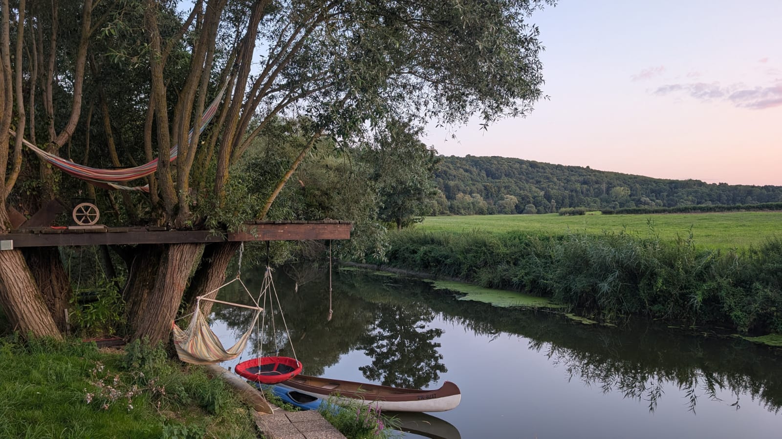 Co-Working bei Vaikuntha 4 Schwimmstelle an der Nied