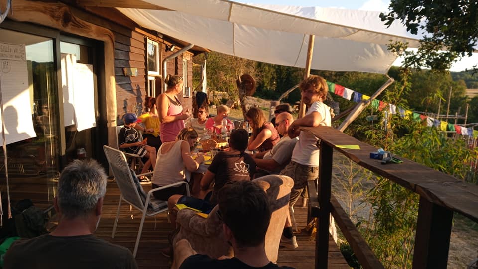 Team 8 Gemeinschaft im Sommer